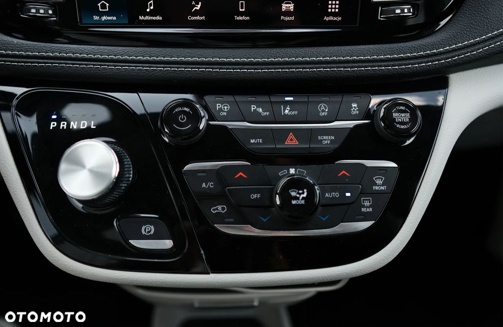 Chrysler Pacifica - 32