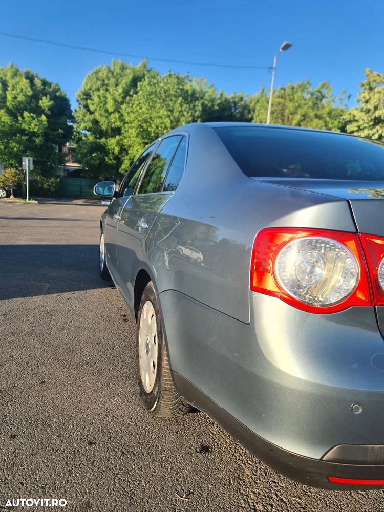 Volkswagen Jetta 1.6 FSI Comfortline - 5