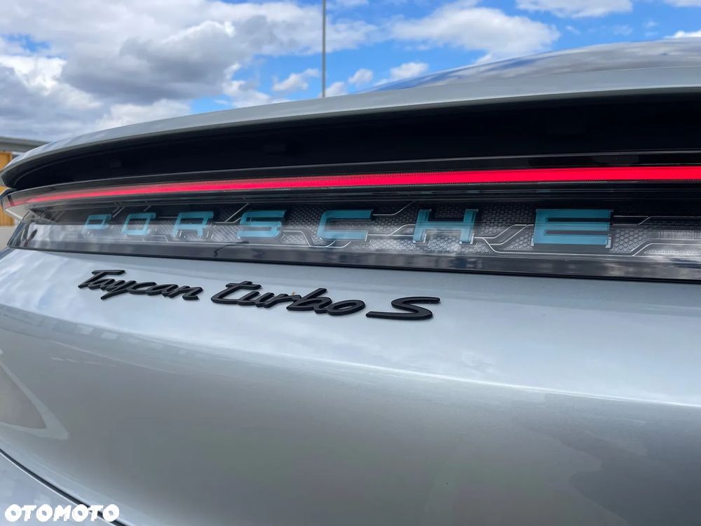 Porsche Taycan - 16