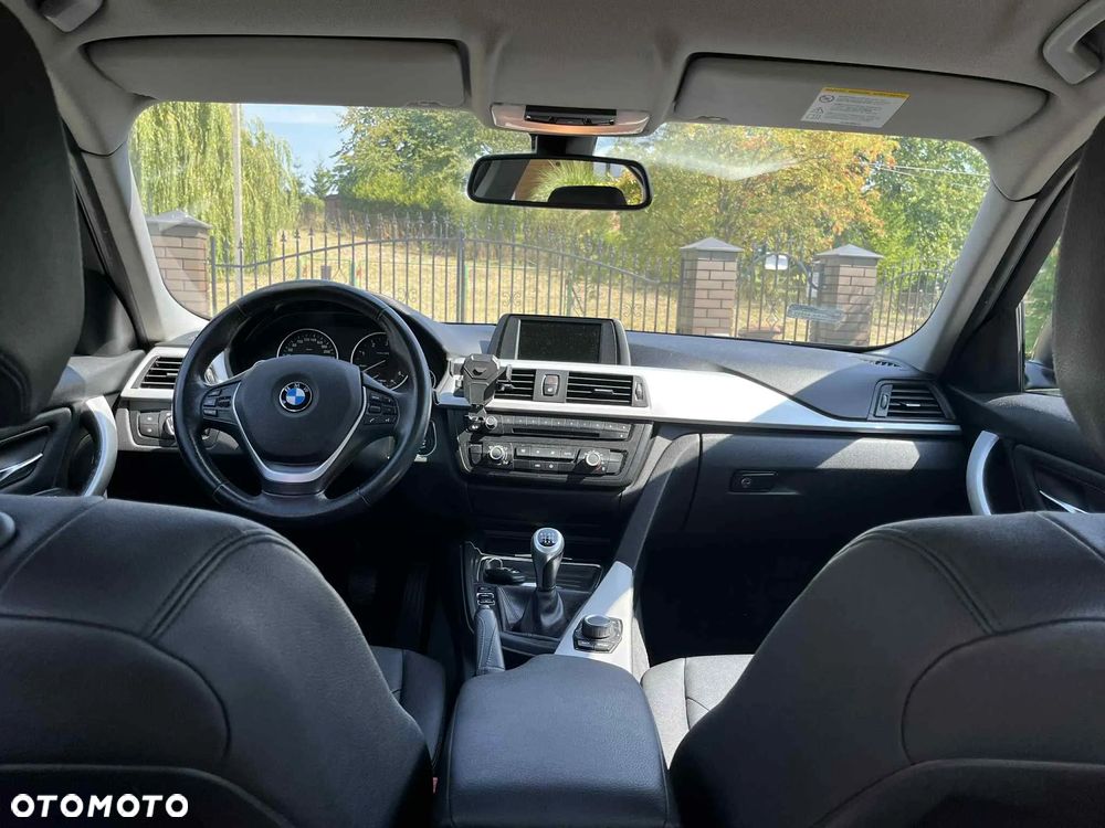 BMW Seria 3 318d Sport Line - 23