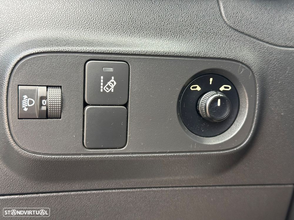 Citroën C3 1.6 BlueHDi Exclusive — fotografia 18