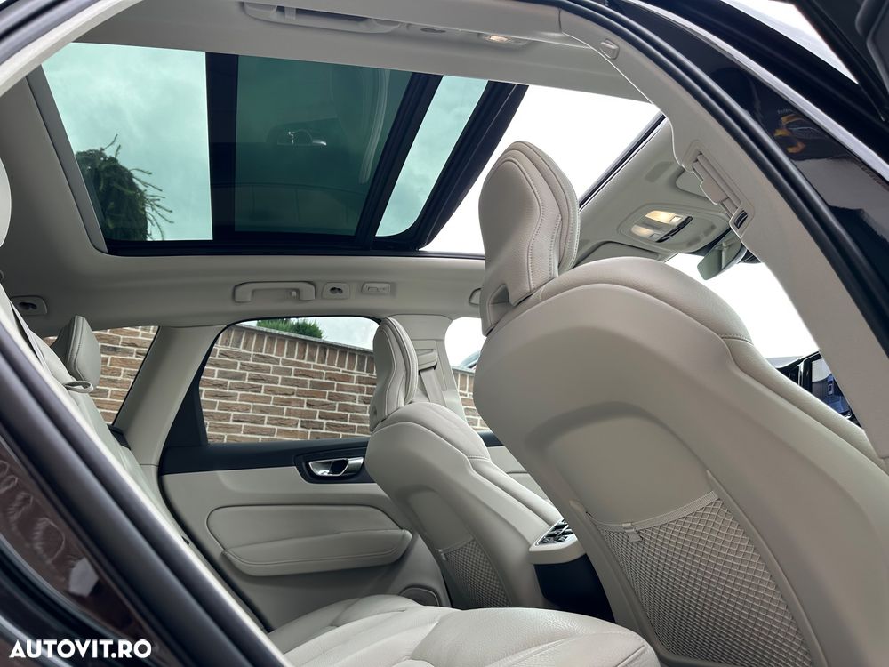 Volvo XC 60 B4 MHEV AT AWD Ultimate Dark - 13