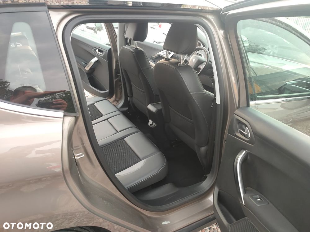 Peugeot 2008 1.2 Pure Tech GPF Allure S&S EAT6 - 24
