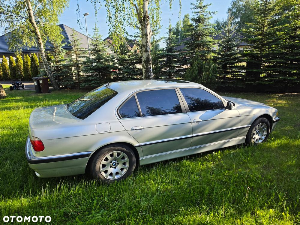 BMW Seria 7 740iL - 8