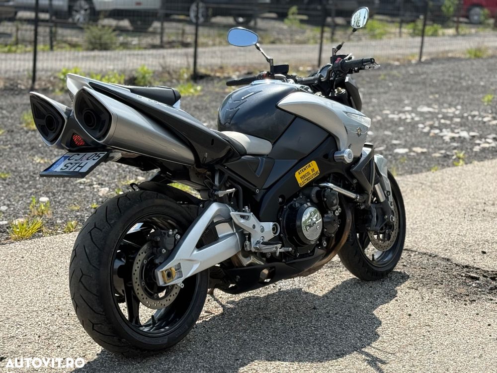 Suzuki GSX 1300 B-King - 3
