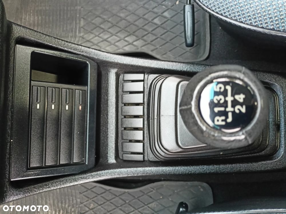 Volkswagen Golf 1.6 CL - 14