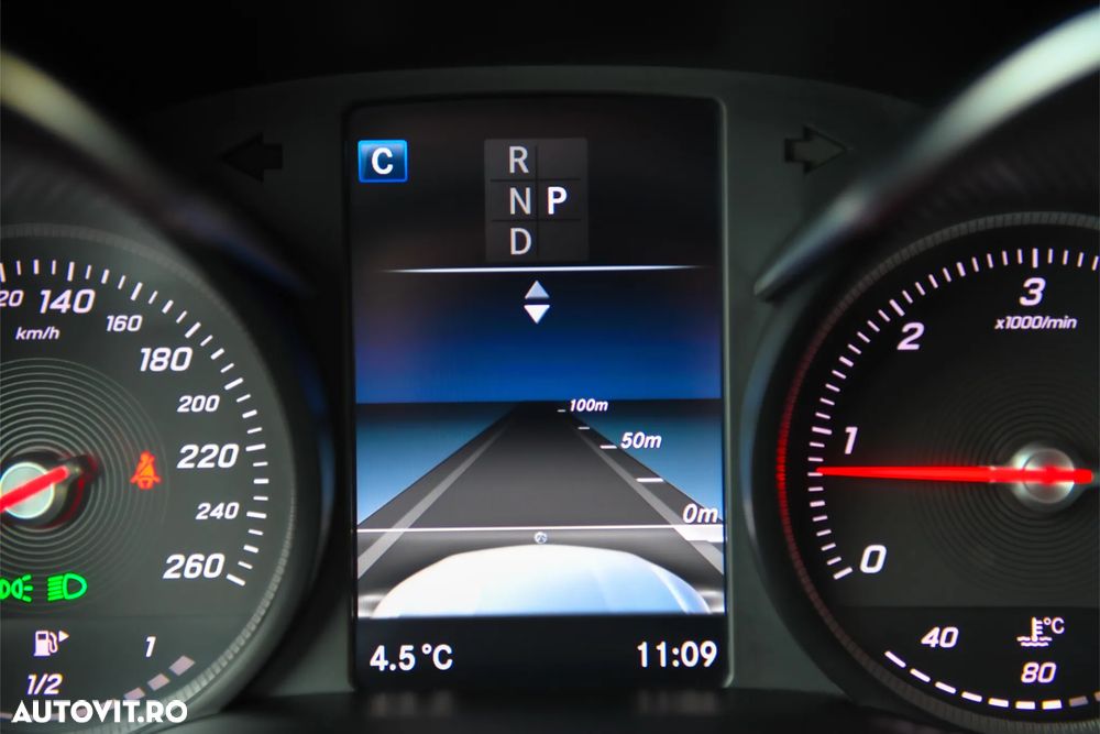 Mercedes-Benz GLC - 32