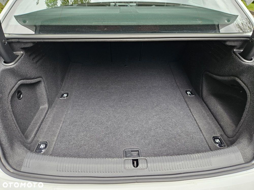Audi A4 Limousine 35 TFSI mHEV Advanced S tronic - 16