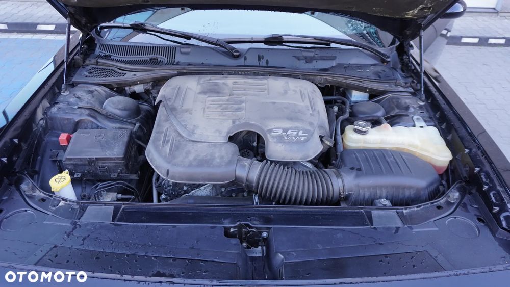 Dodge Challenger - 12