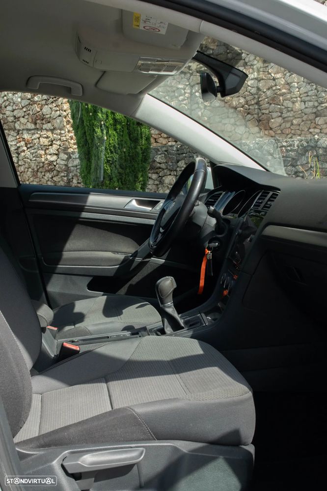 VW Golf 1.6 TDI Highline DSG - 14
