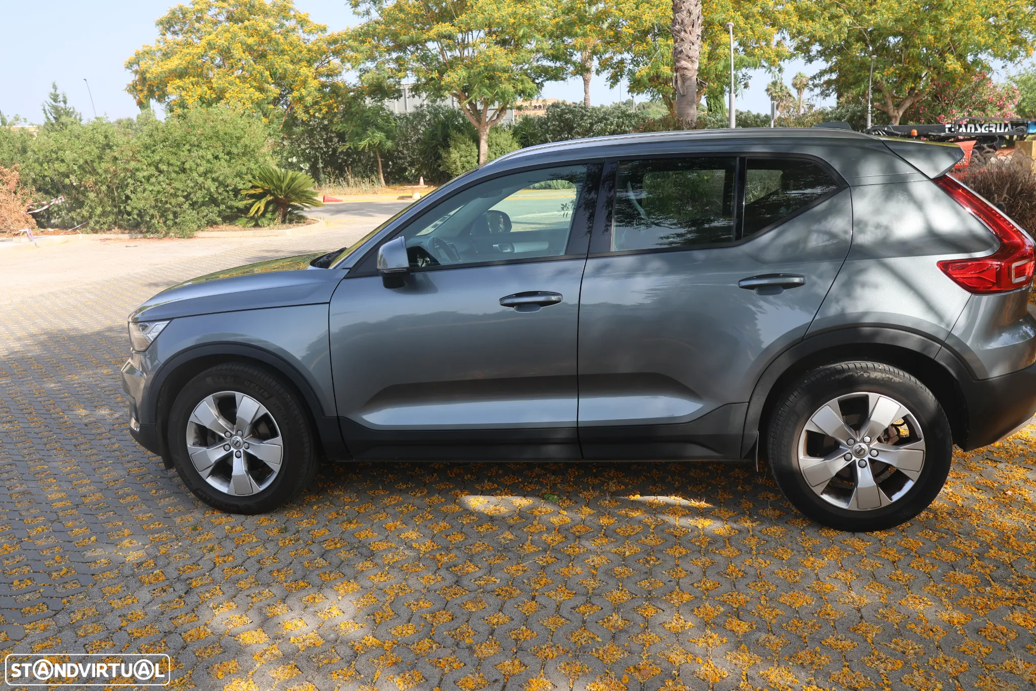 Volvo XC 40 2.0 D3 Momentum Geartronic - 5