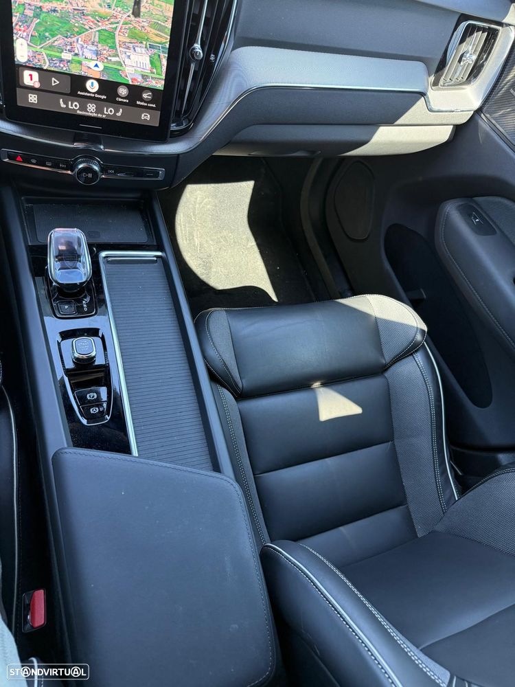 Volvo XC 60 2.0 T6 PHEV Black Edition - 4