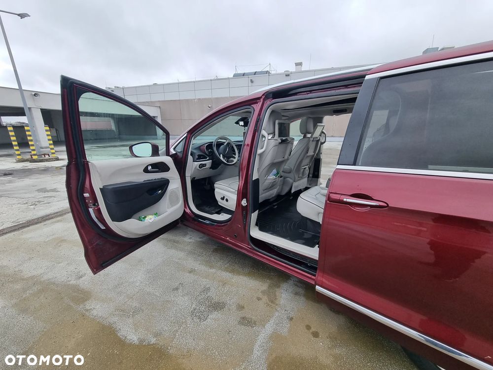 Chrysler Pacifica - 23