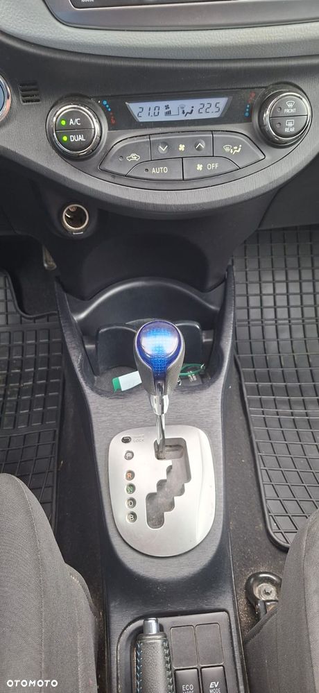 Toyota Yaris Hybrid 100 Dynamic - 15