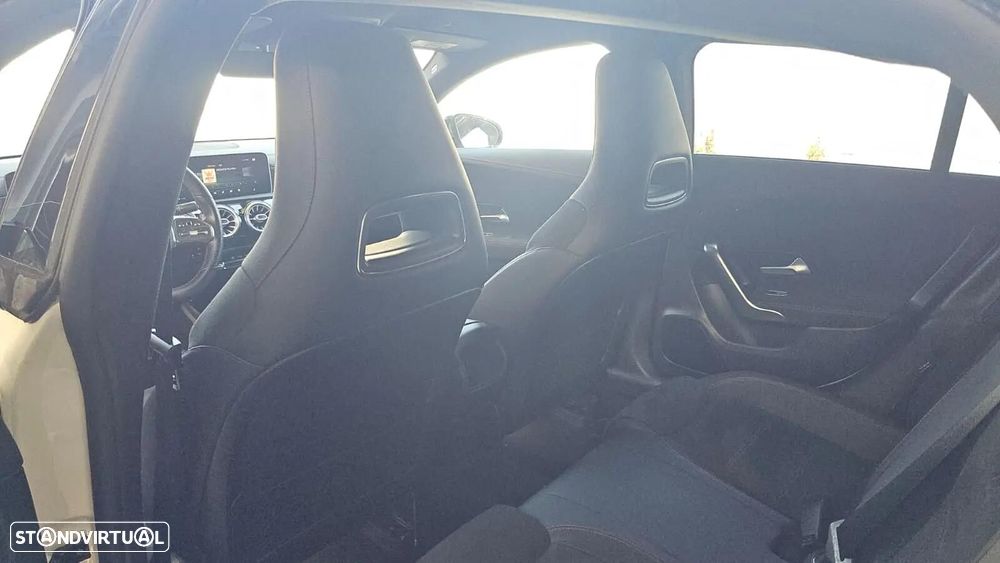Mercedes-Benz CLA 180 d 7G-DCT AMG Line - 10