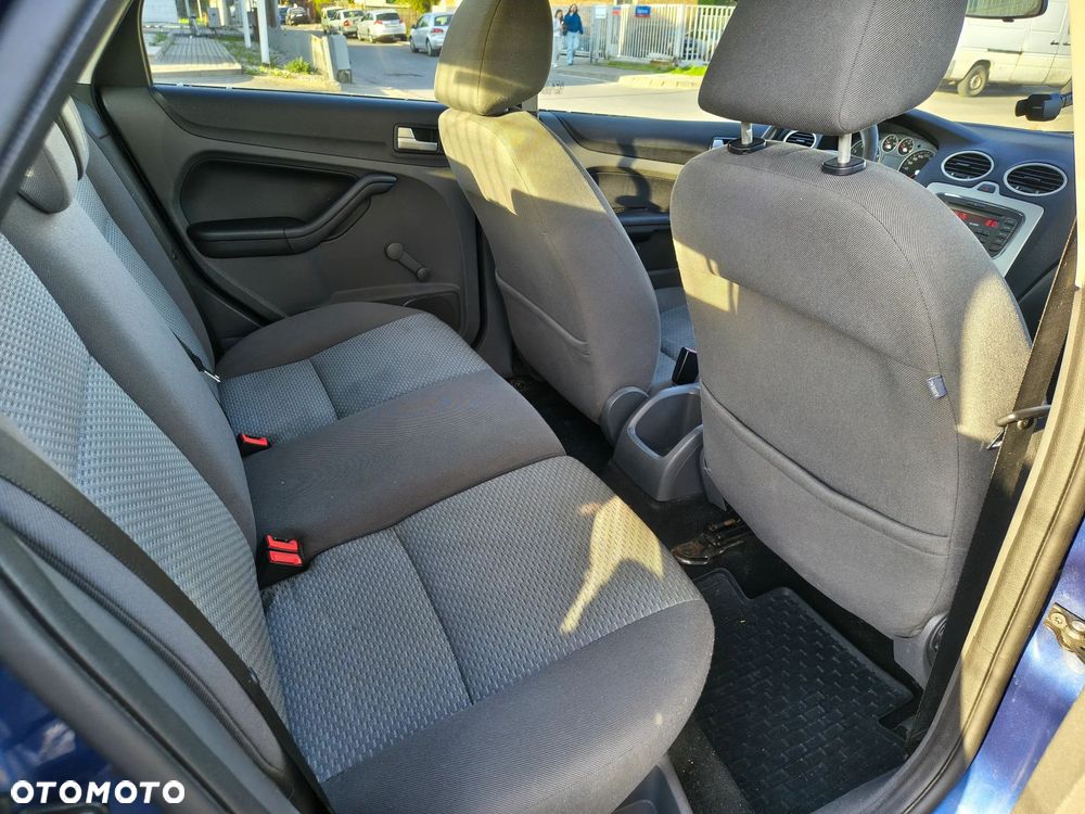 Ford Focus 1.6 Ambiente - 20