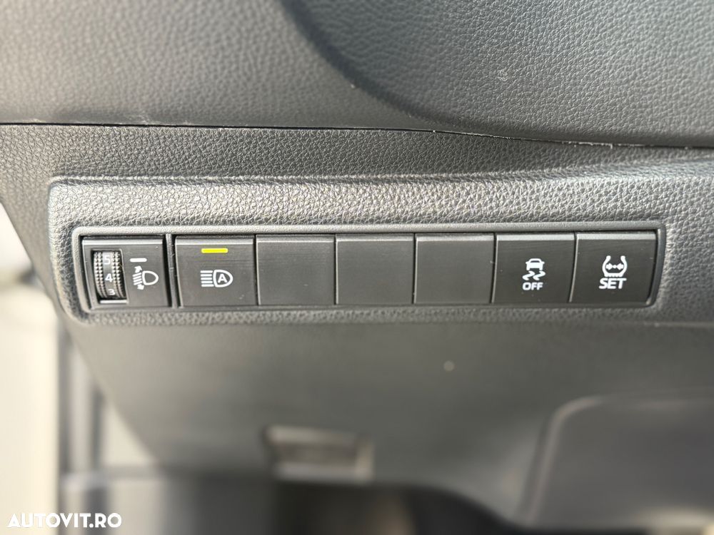 Toyota Corolla 1.8 HSD Business - 17