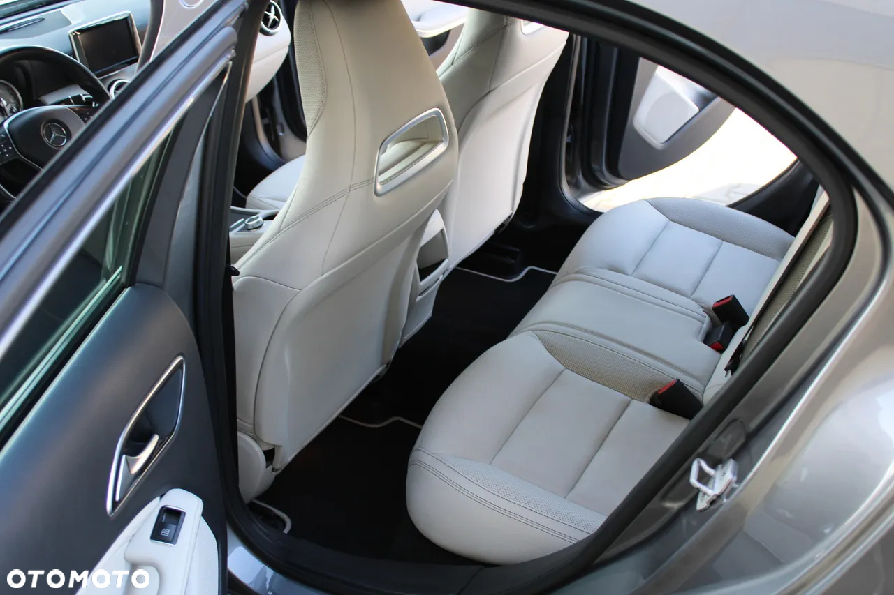 Mercedes-Benz Klasa A 250 4Matic 7G-DCT Urban - 34