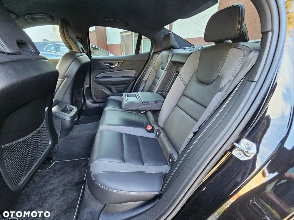 Volvo S60 T4 R-Design - 25