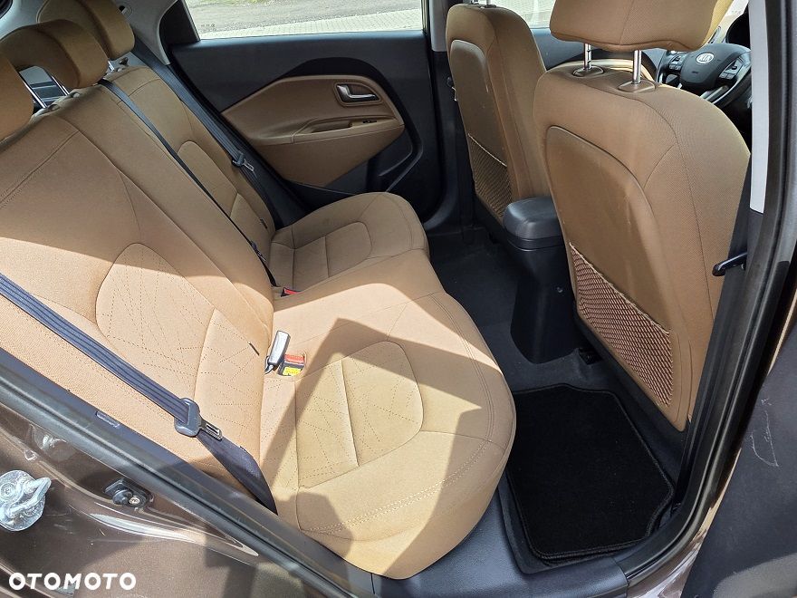 Kia Rio 1.2 Dream Team Edition - 17