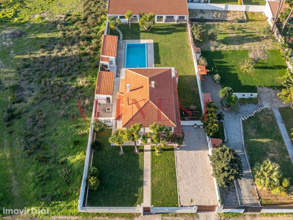 MORADIA T5 NA AROEIRA COM ENORME POTENCIAL - Grande imagem: 5/56