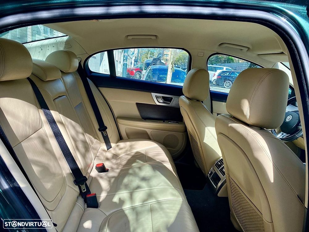 Jaguar XF 2.2 D Premium Luxury - 10