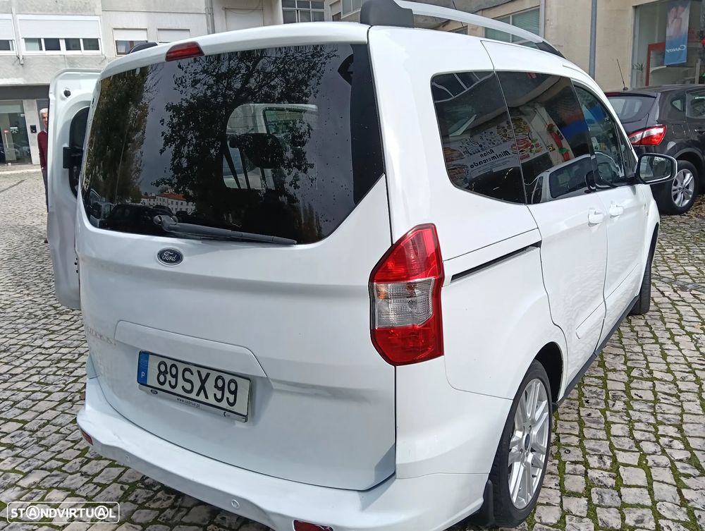 Ford Tourneo Courier 1.5 TDCi Titanium - 4