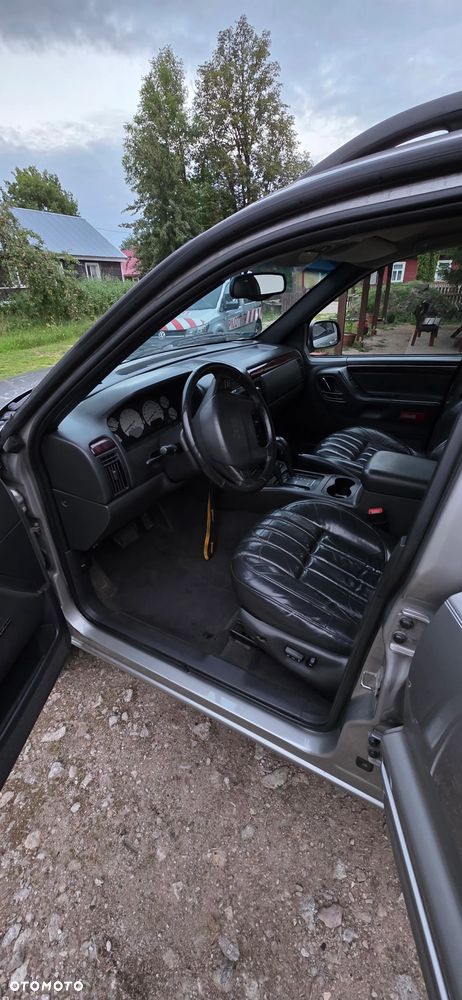 Jeep Grand Cherokee - 8