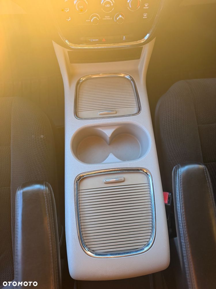 Dodge Grand Caravan - 13