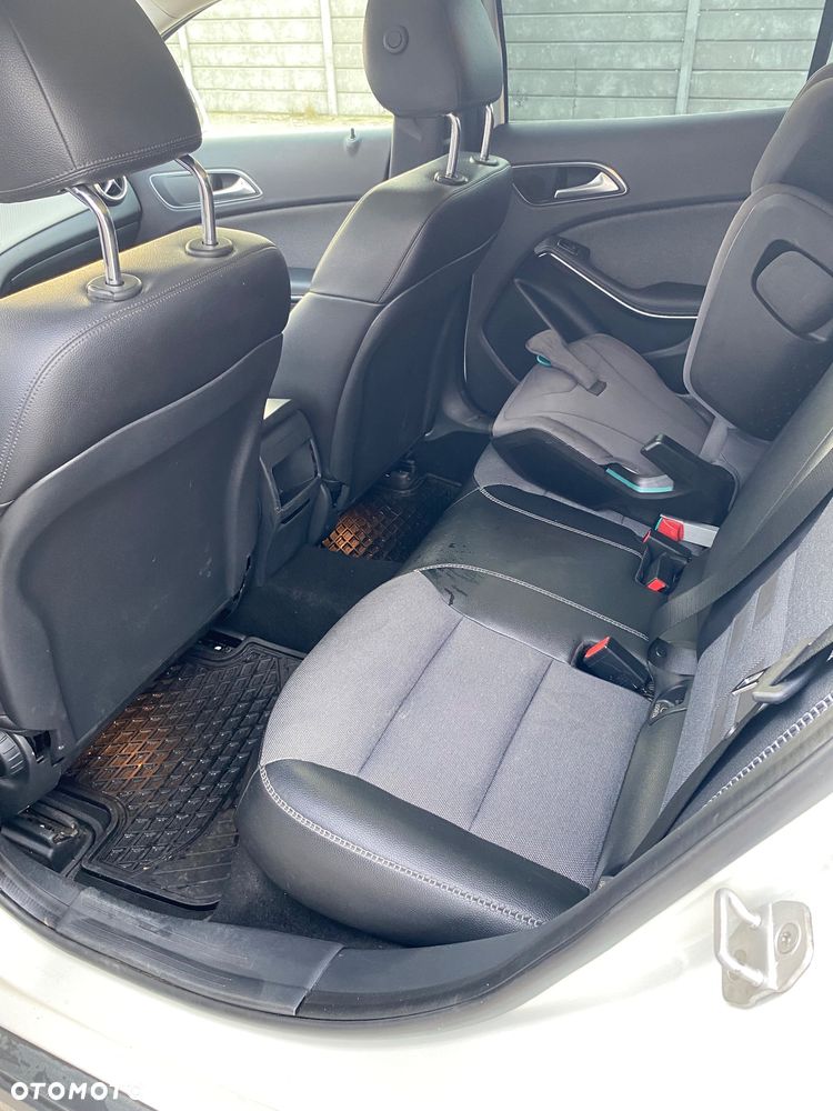 Mercedes-Benz GLA 250 4-Matic - 13