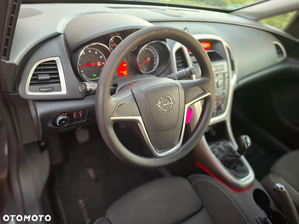 Opel Astra 1.4 Turbo 150 Jahre - 7