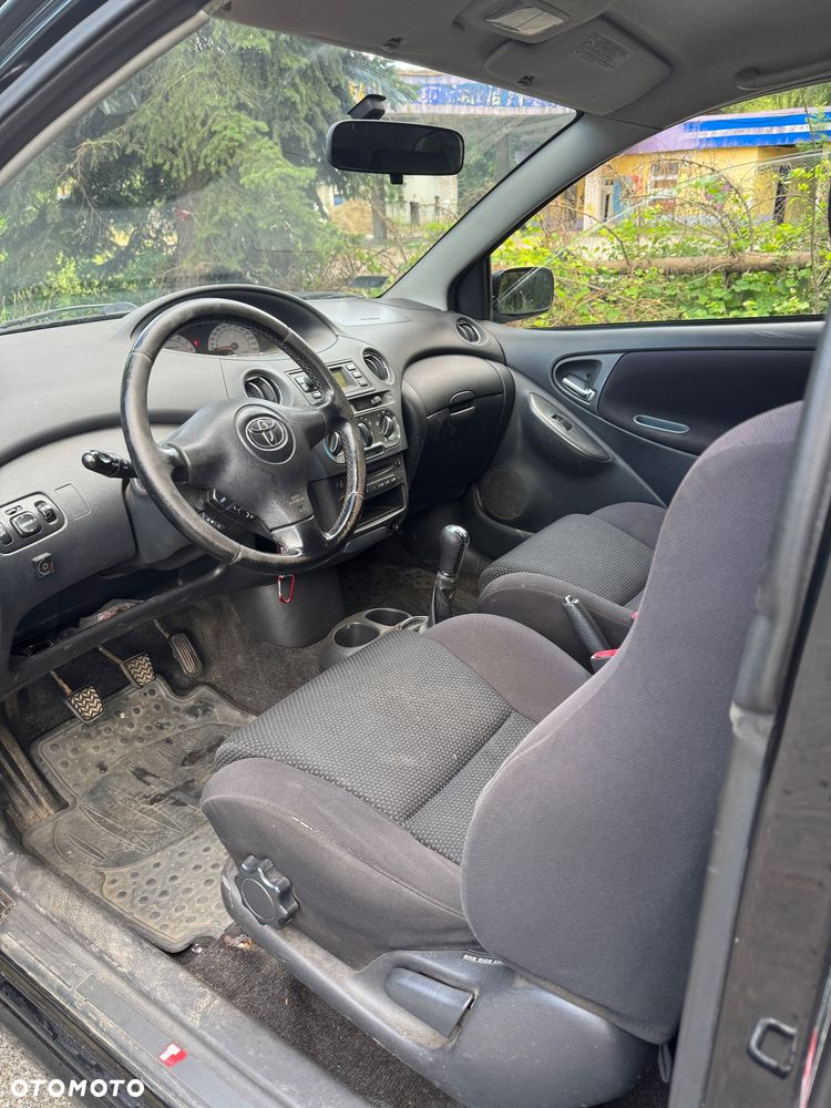 Toyota Yaris - 10