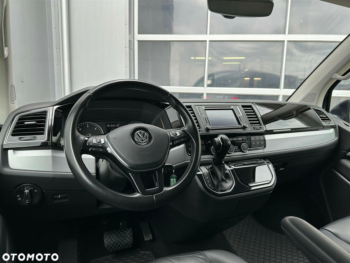 Volkswagen Caravelle - 14