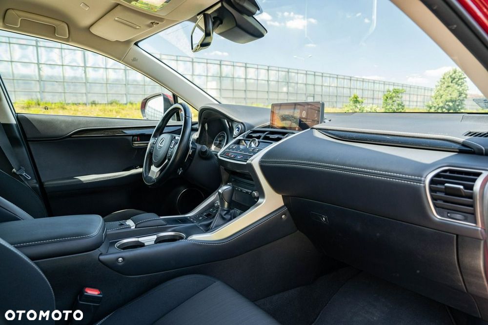 Lexus NX 300h Business Edition AWD - 28