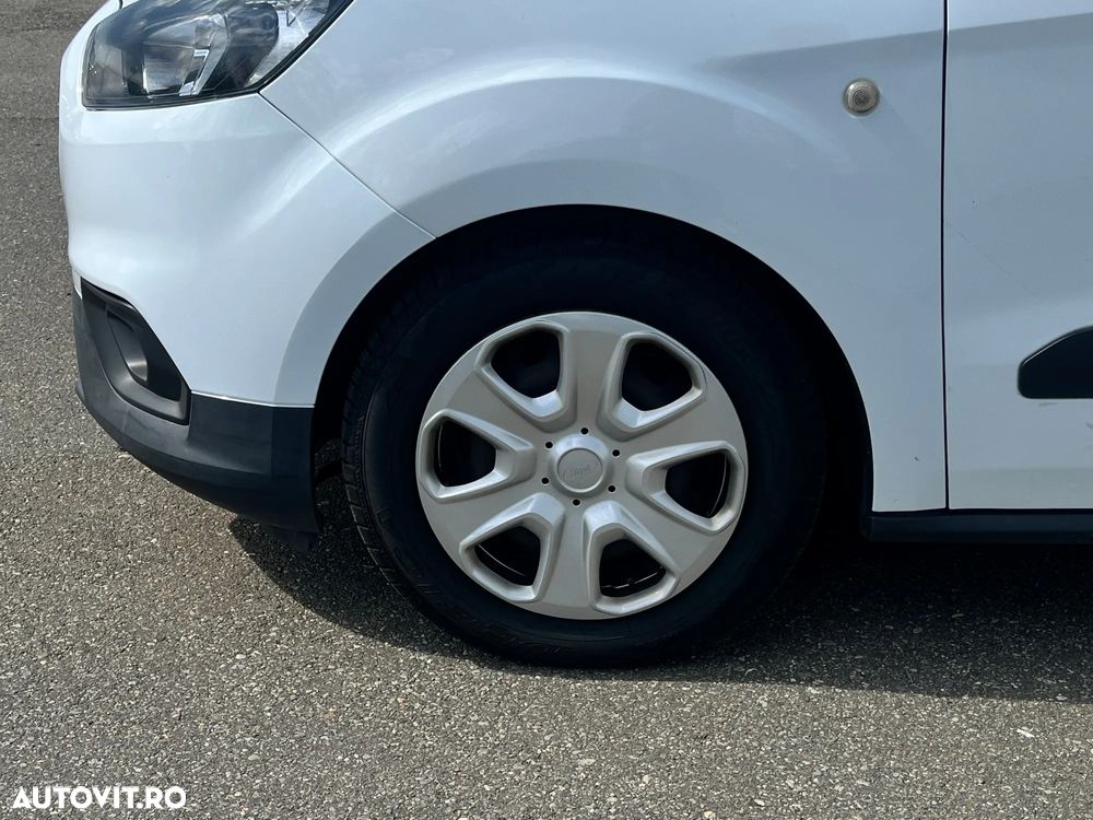 Ford Transit Courier - 17