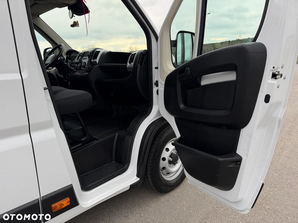 Fiat Ducato Doka 7 osób / Brygadowy / Paka 3.3m / Wzmacniany Maxi Koła 16" / Silnik Iveco 2.3 140km  / Ledy / Bogate wyposażenie / Zadbany jak nowy / 1 Właściciel / Salon PL / FV23% - 29