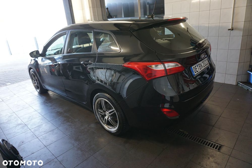 Hyundai i30 blue Kombi 1.4 Classic Navigation - 2