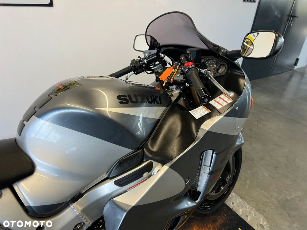 Suzuki GSX - 24