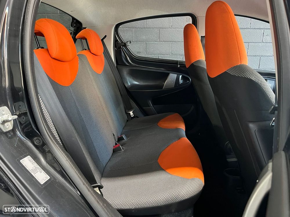 Toyota Aygo 1.0 + Sport Pack VSC - 13