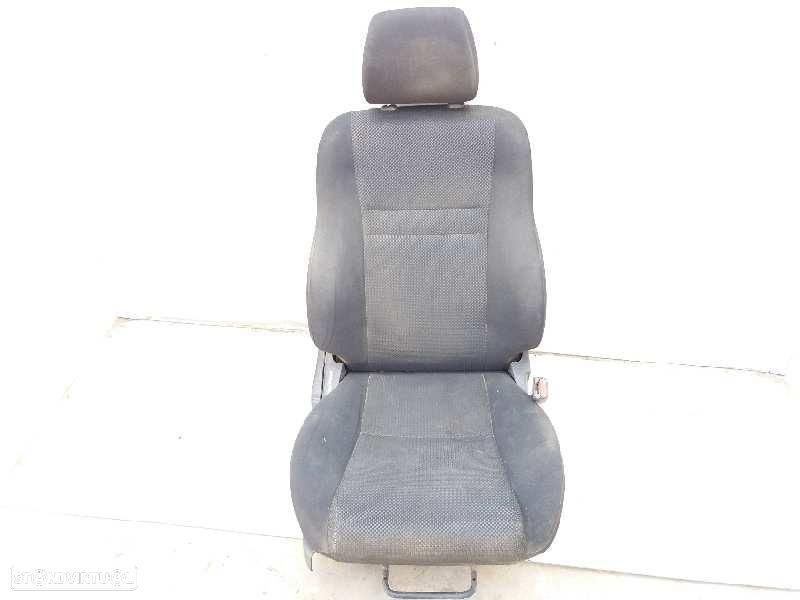 BANCO FRENTE DIREITO TOYOTA AVENSIS - 1