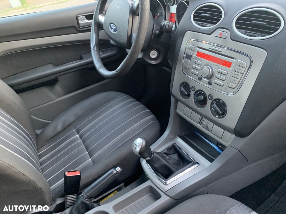 Ford Focus 1.4i Trend - 10
