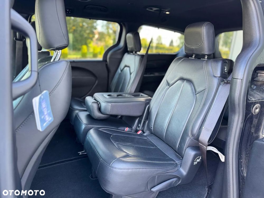 Chrysler Pacifica - 30