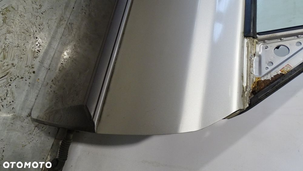 DRZWI PRAWY PRZÓD HYUNDAI TERRACAN  YK WARM SILVER - 4