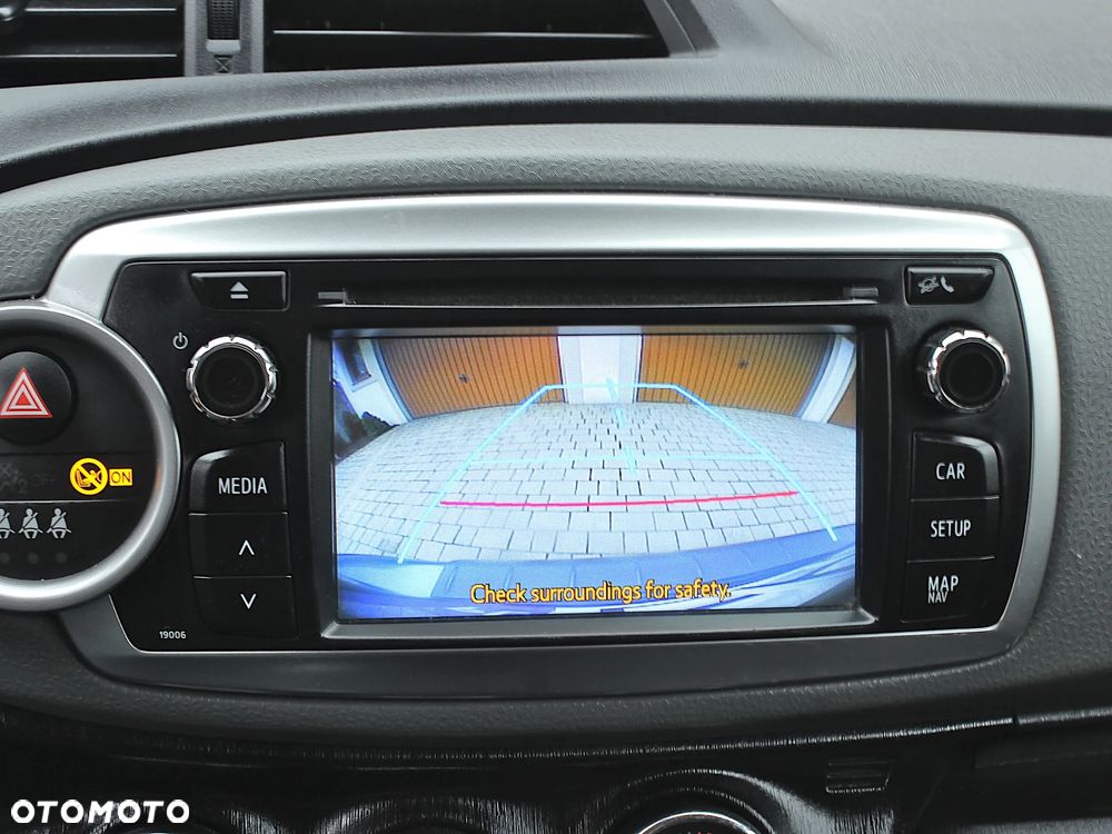 Toyota Yaris 1.33 VVT-i Executive - 23