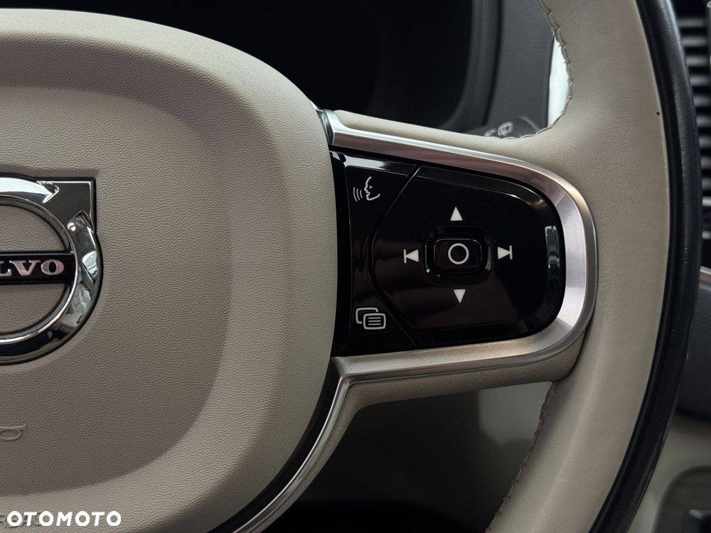 Volvo XC 90 - 25