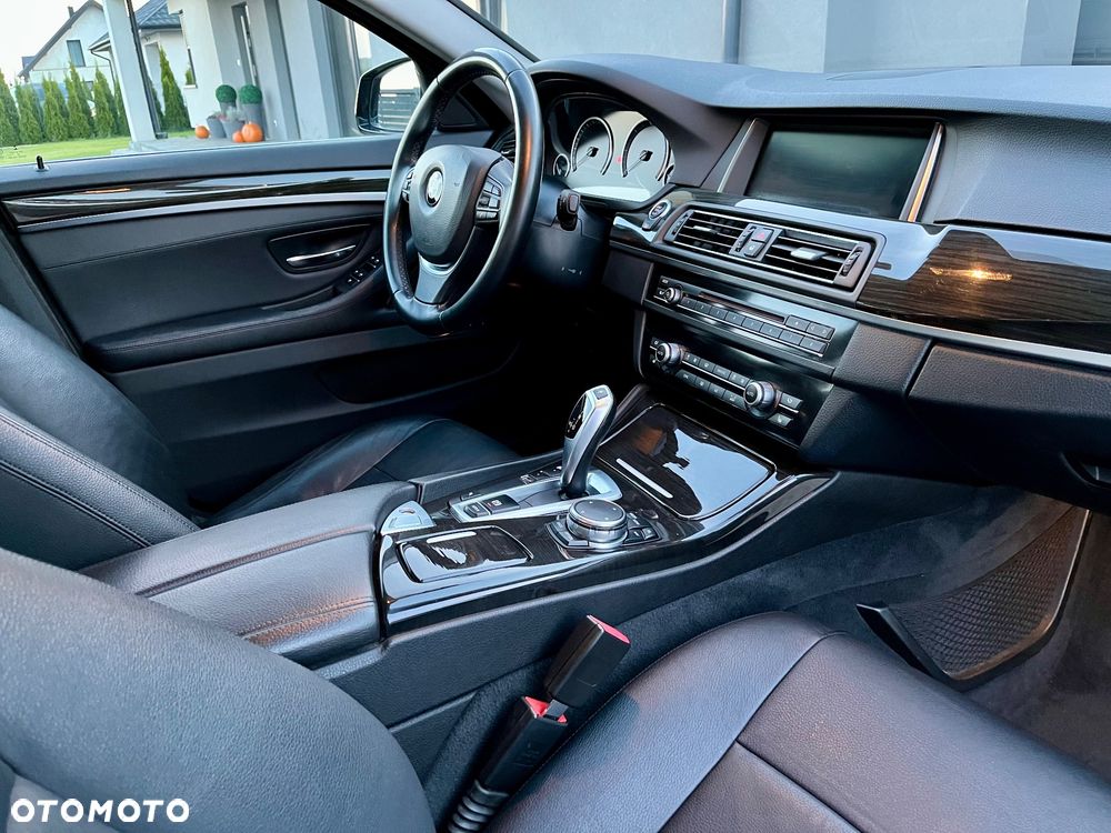 BMW Seria 5 525d Touring Luxury Line - 20