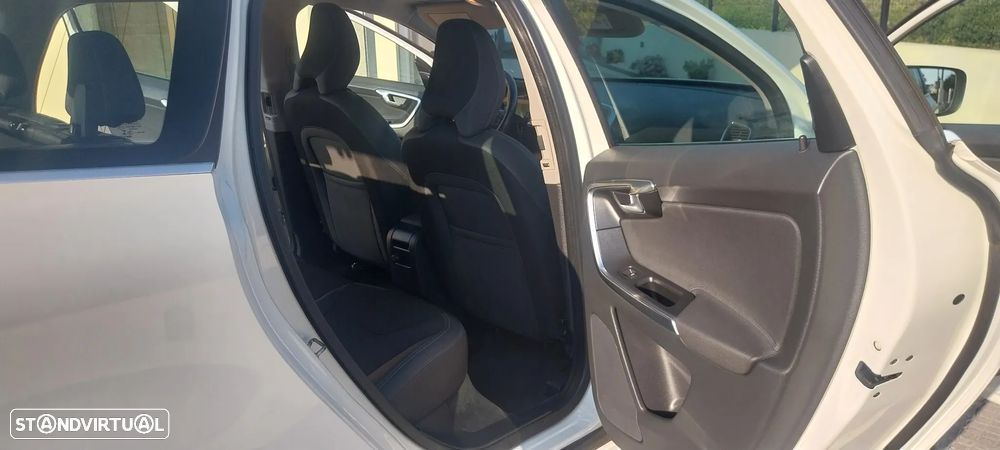 Volvo XC 60 2.0 D4 Momentum - 18