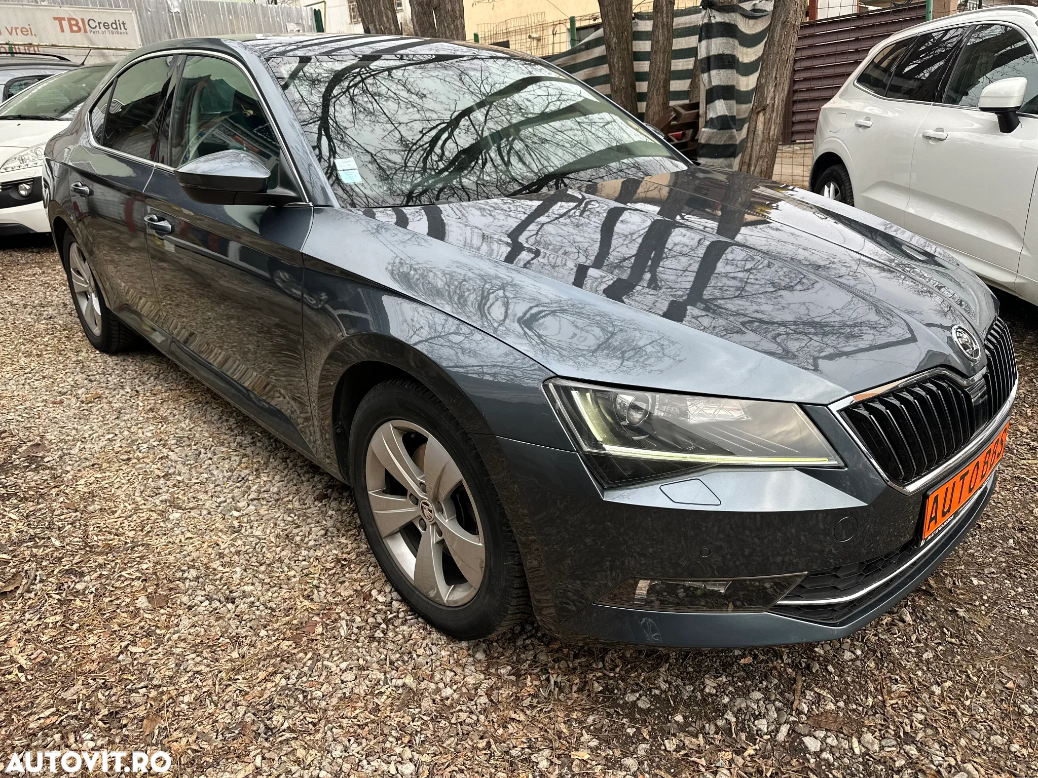 Skoda Superb 1.6 TDI DSG Ambition - 4