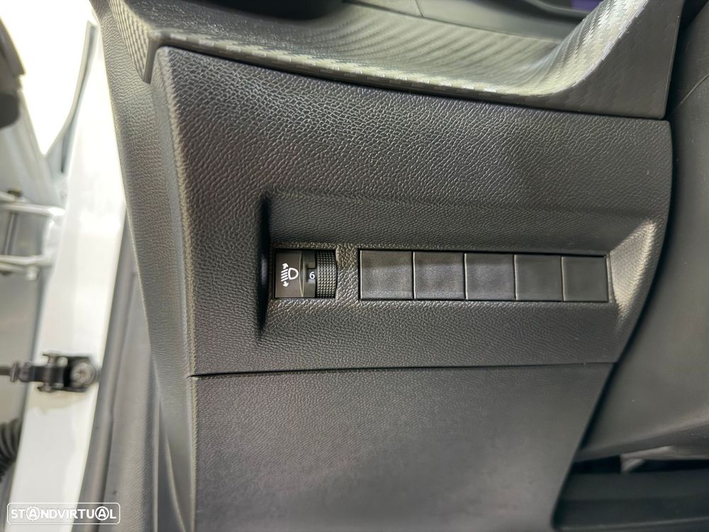 Peugeot 208 1.2 PureTech Active - 13