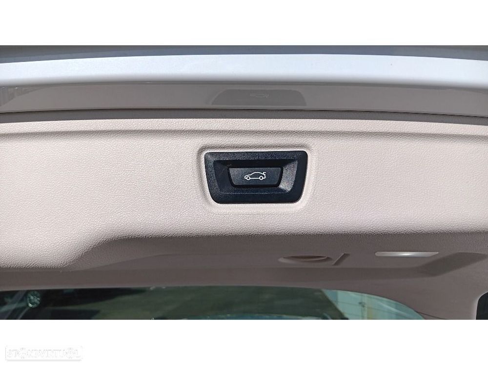 BMW 318 d Touring Auto - 25